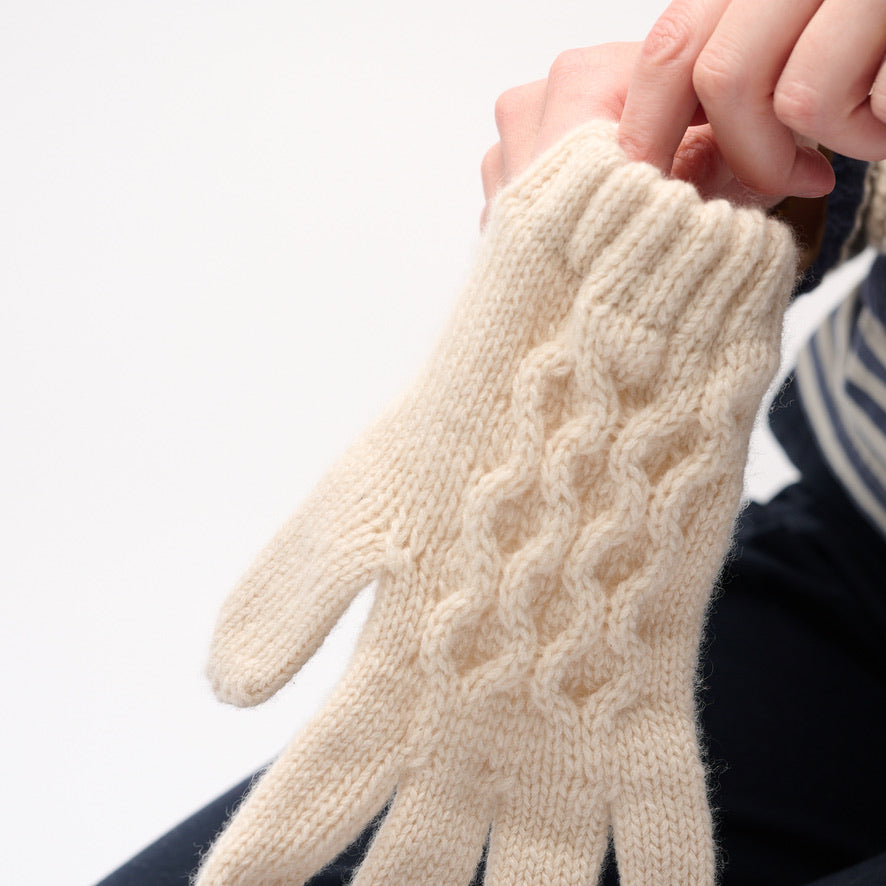 Women's Cream Cable Gloves