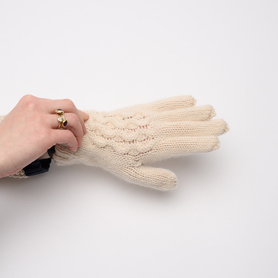 Women's Cream Cable Gloves