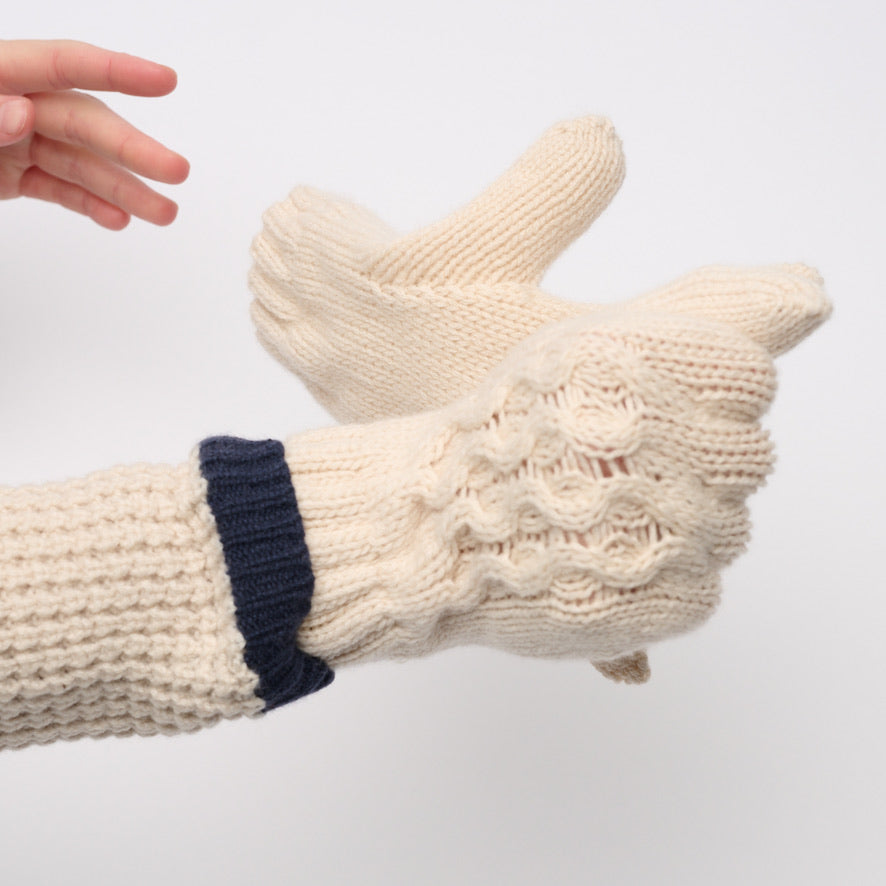 Women's Cream Cable Gloves